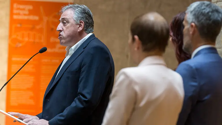 Uxue Barkos, Ainhoa Aznárez, Joseba Asiron y Alfonso Carlosena participan en la apertura del programa de celebración del 30 aniversario de la UPNA y la visita a la exposici (49)