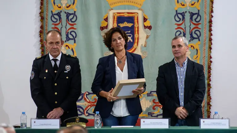 La Policía Municipal celebra su fiesta con un acto en el que han impuesto medallas a varios agentes y ciudadanos. MIGUEL OSÉS (7)