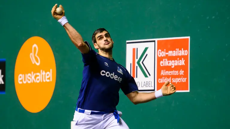 Ezkurdia-Zabaleta se enfrentan a Urrutikoetxea-Martija en la segunda semifinal del II Codere Masters de pelota vasca. MIGUEL OSÉS_7