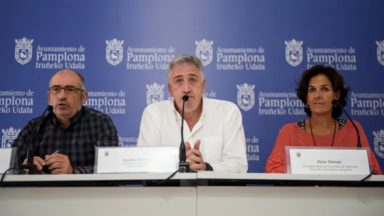 Rueda de prensa en el Ayuntamiento para presentar una iniciativa municipal para el reconocimiento del movimiento insumiso al servicio militar obligatorio. MIGUEL OSÉS_4