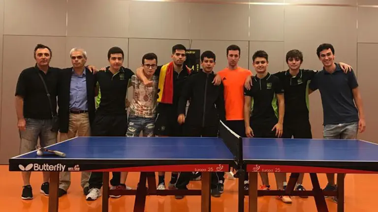 Partido de tenis de mesa entre Oberena y Natación Pamplona.
