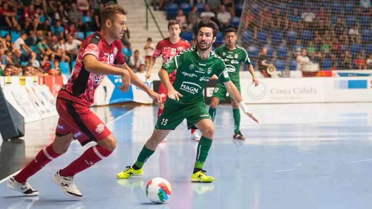 Partido entre el Xota y El Pozo en el Pabellón de Anaitasuna. MIGUEL OSÉS_23