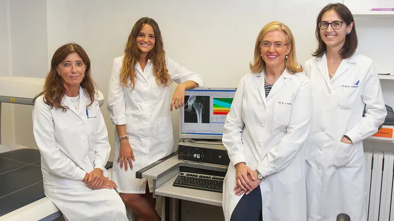 De izquierda a derecha, algunos miembros del equipo investigador del proyecto Obelex, Blanca Martínez de Morentin, Elisa Félix, María Jesús Moreno y Silvia Lorente. UNIVERSIDAD DE NAVARRA