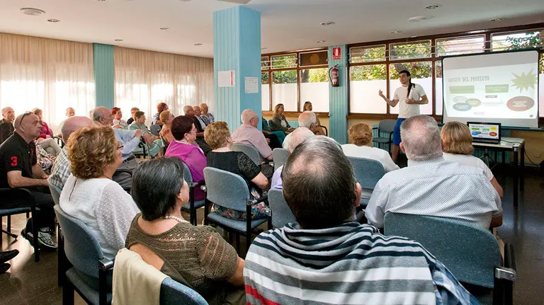Inaugración del centro para personas mayores ubicado en los bajos de la biblioteca de Echavacoiz AYUNTAMIENTO DE PAMPLONA