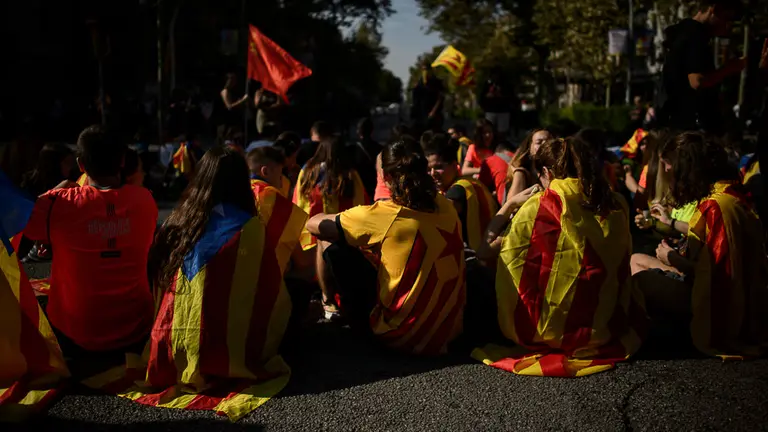 Manifestación en Barcelona durante el primer aniversario del Referendum ilegal de Cataluña. PABLO LASAOSA  (3)