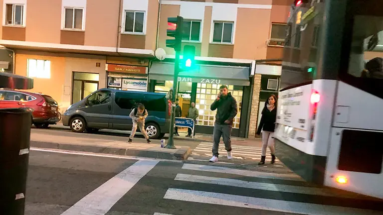 Un niños de 4 años ha muerto atropellado en la avenida de Villava de Pamplona cuando cruzaba el paso de cebra junto a su padre. FOTO IMM (6)