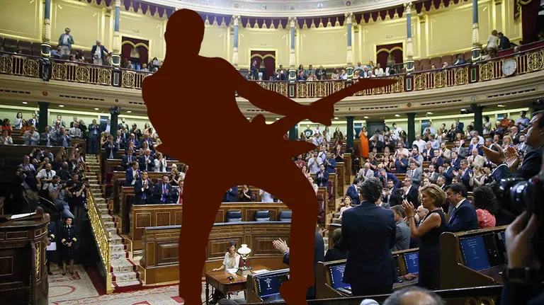 GRA514. MADRID, 02/09/2016.- Los diputados de todos los grupos parlamentarios del Congreso aplauden tras la declaración institucional en la que celebran el acuerdo sellado entre el Gobierno colombiano y las FARC, durante la tercera sesión del debate de investidura, hoy en el Congreso de los Diputados. EFE/JuanJo Martín