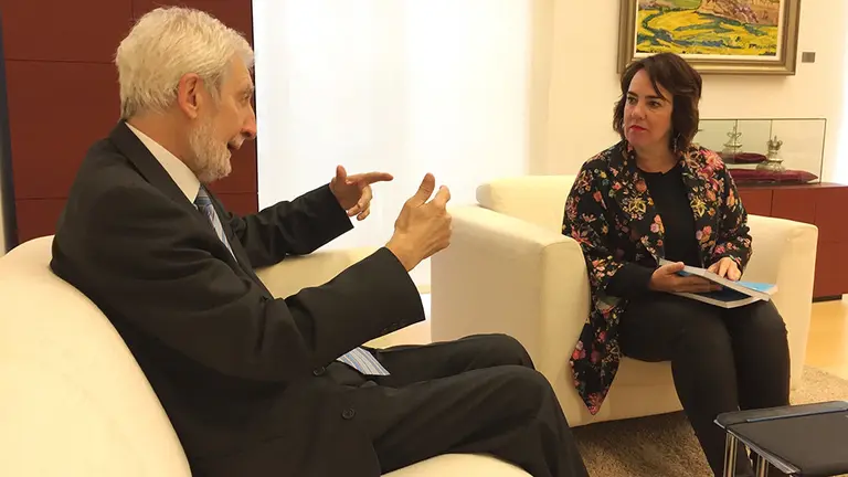 El presidente del Consejo de Transparencia de Navarra, Juan Luis Beltrán Aguirre, se reúne con la presidenta del Parlamento foral, Ainhoa Aznárez PARLAMENTO DE NAVARRA