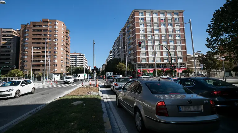 Avenida de Pio XII en su cruce con la calle de La Rioja y la calle Iturrama (10). IÑIGO ALZUGARAY