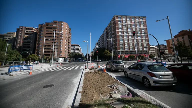Avenida de Pio XII en su cruce con la calle de La Rioja y la calle Iturrama (11). IÑIGO ALZUGARAY