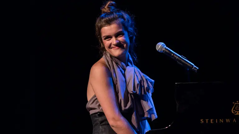 Concierto de Amaia Romero, acompañada por The Free Fall Band, en el Teatro Gayarre de Pamplona (05). IÑIGO ALZUGARAY