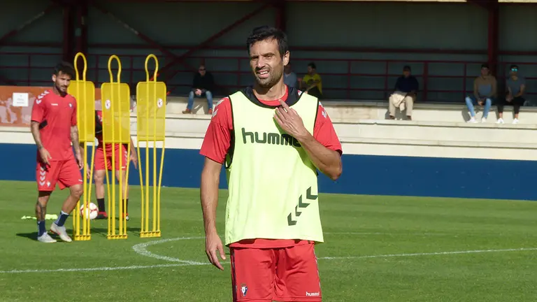 El defensa navarro Miguel Flaño en Tajonar.