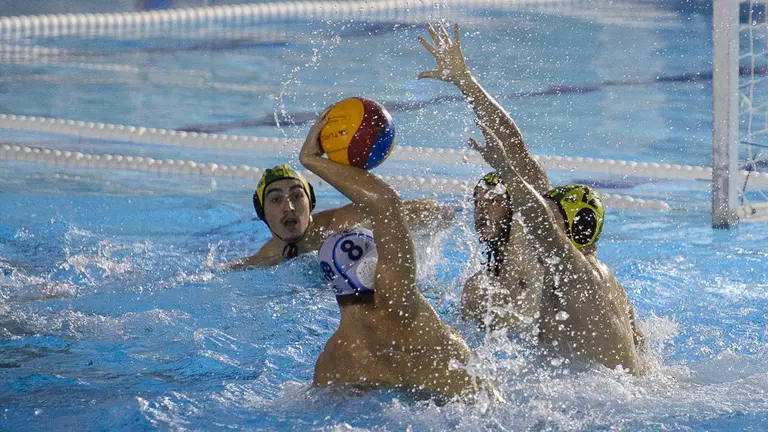 El waterpolo Navarra se enfrenta al Barcelona Vista. PABLO LASAOSA 03