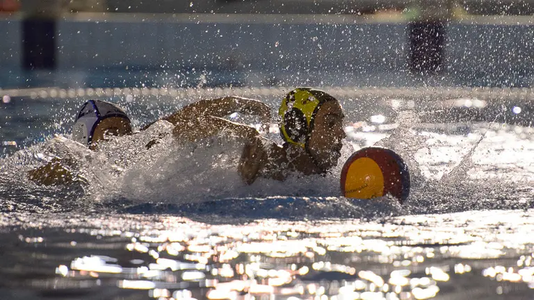 El waterpolo Navarra se enfrenta al Barcelona Vista. PABLO LASAOSA 10
