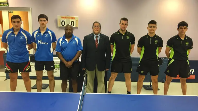 Partido de tenis de mesa en las instalaciones de Oberena