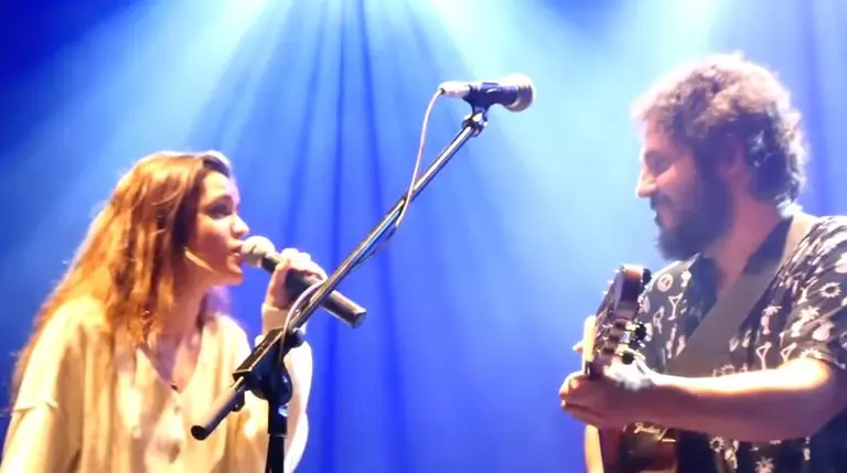 El Kanka sorprende en su concierto en Burlada con la presencia de Amaia.