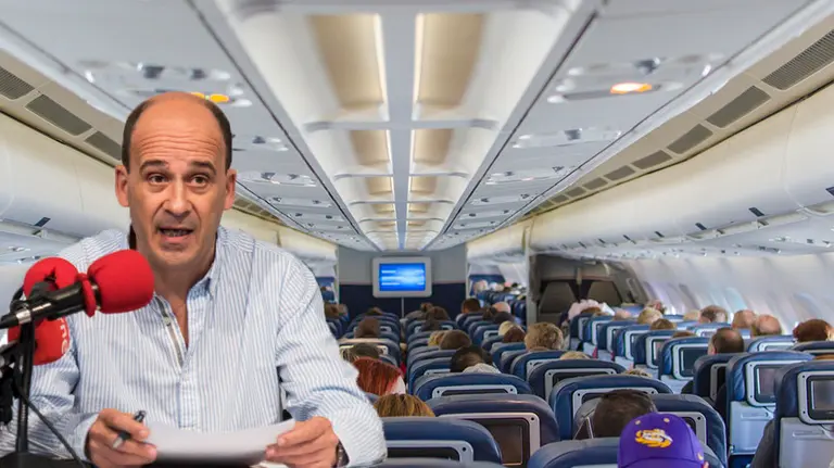 El portavoz de Kontuz y ex azafato, Patxi Zamora, junto a una imagen del interior de un avión FOTOMONTAJE NAVARRACOM