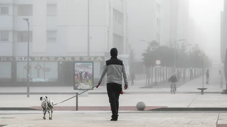 Mañana con niebla en Sarrigurren (02). IÑIGO ALZUGARAY