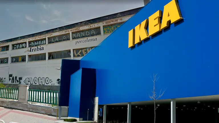Las naves de las antiguas instalaciones de Porcelanas Irabia, emplazamiento en el que Ikea estudia construir un nuevo local en Pamplona ARCHIVO 1