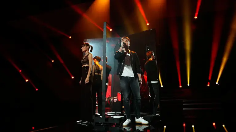 Un momento de la actuación de la pamplonesa Natalia y Damion en Operación Triunfo JOSÉ IRÚN RTVE