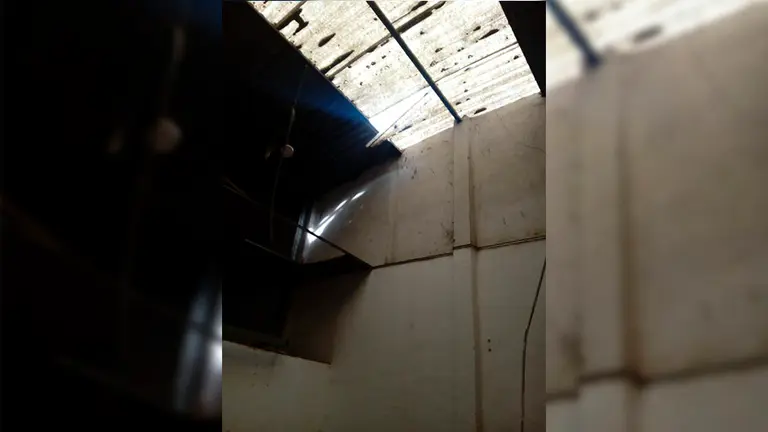 Imagen del tejado desde el que se ha precipitado el joven