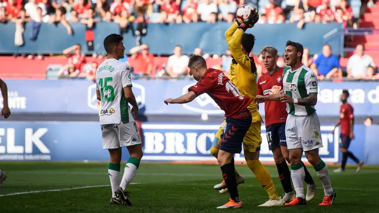 Partido entre Osasuna y Córdoba disputado en el estadio de El Sadar correspondiente a la 8ª jornada de la Liga123. MIGUEL OSÉS_6