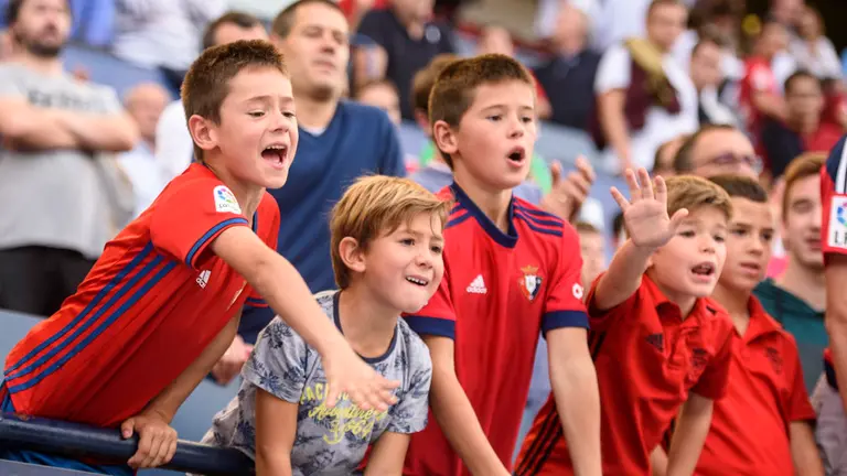 La grada de Osasuna en el Sadar. MIGUEL OSÉS_21