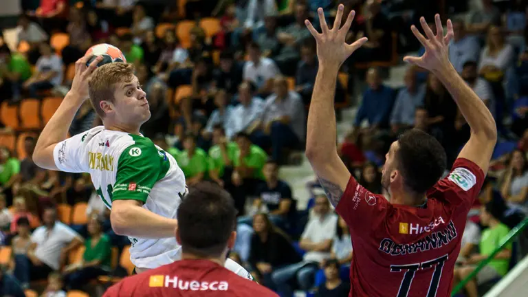 Ceretta. Partido de la liga Asobal correspondiente a la 6ª jornada entre Helvetia Anaitasuna y Bade Huesca. MIGUEL OSÉS_12