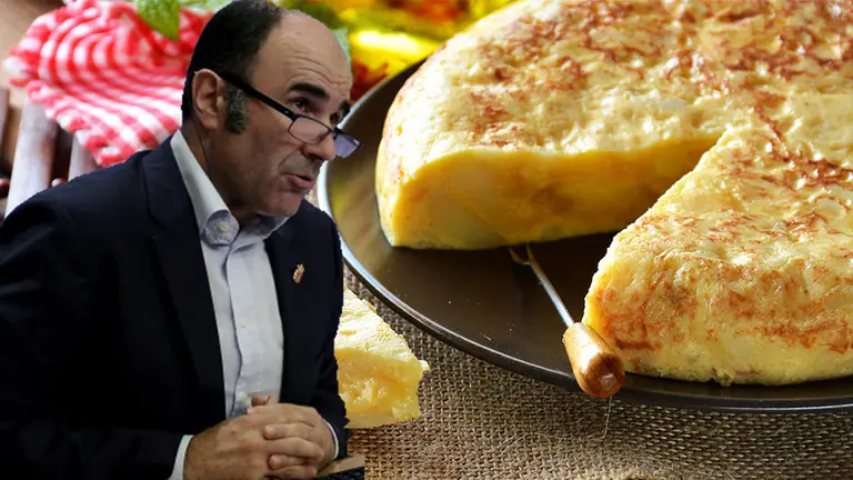 El vicepresidente del Gobierno, Manu Ayerdi, en un montaje junto a una tortilla de patata.