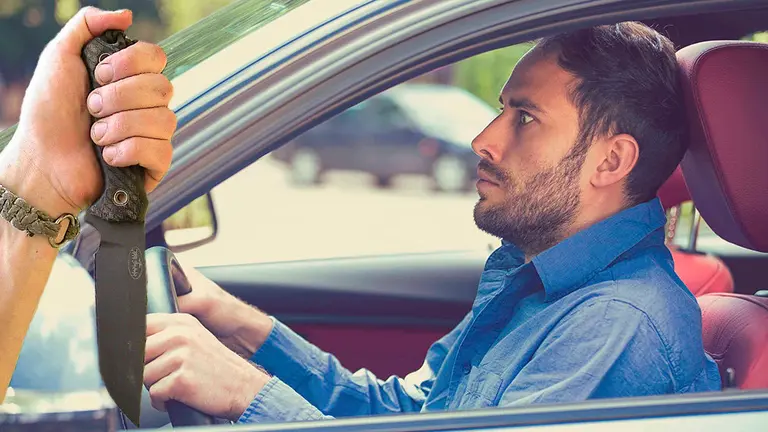La Policía Foral ha sorprendido a una conductora circulando drogada y con un machete ARCHIVO