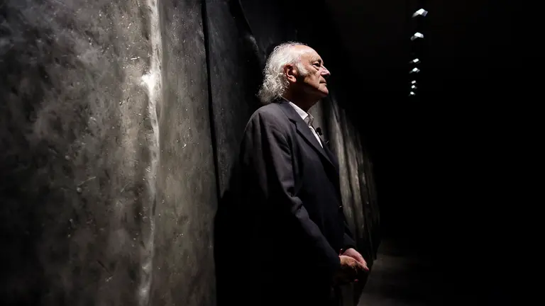 El cantautor Amancio Prada protagoniza una _masterclass_ en la que comparte con público y estudiantes su experiencia vital y profesional. PABLO LASAOSA 01