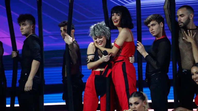 La pamplonesa Natalia junto a su compañera de actuación, Alba Reche, durante la gala 4. JOSÉ IRÚN TVE