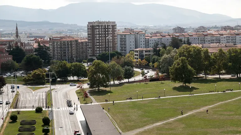 Vista de la Plaza de los Fueros y la Vuelta del Castillo de Pamplona (02). IÑIGO ALZUGARAY