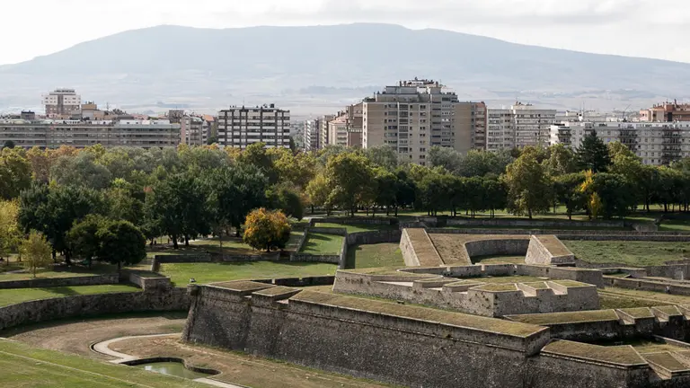 Vista de la Vuelta del Castillo de Pamplona (01). IÑIGO ALZUGARAY