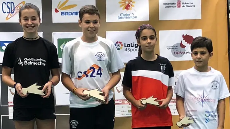 Participantes del club Belmecher de Bádminton en Estella