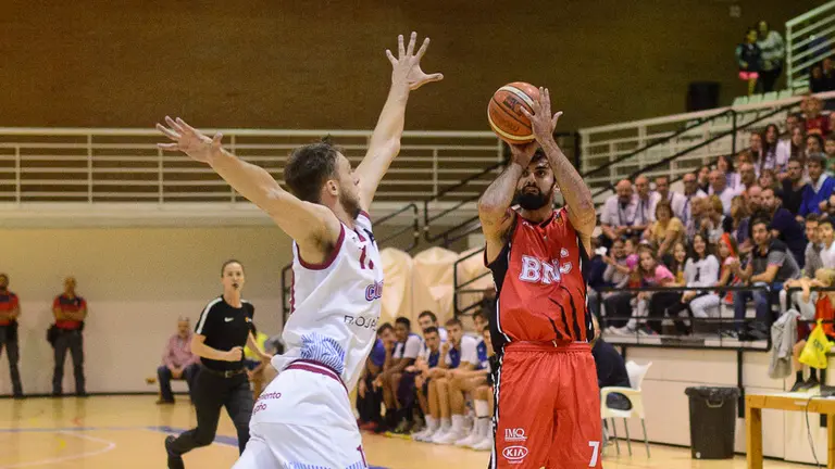 Partido entre Basket Navarra -  Bodegas Rioja en el Pabellón Arrosadía de Pamplona. PABLO LASAOSA 11