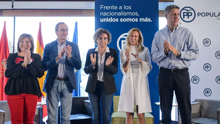 Ana Beltrán, Alfonso Alonso, Isabel Bonig, Xavier García Albiol y Dolors Monserral en un acto organizado por el Partido Popular de Navarra. PABLO LASAOSA 14