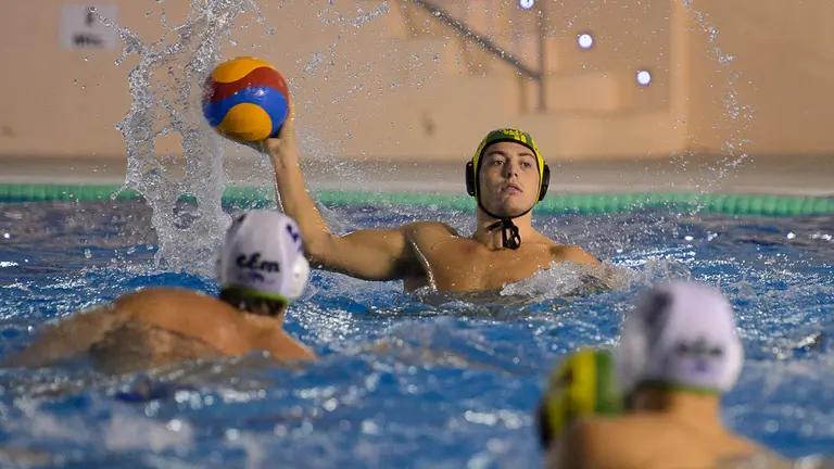 Partido entre Waterpolo Navarra y Mediterrani. PABLO LASAOSA 02