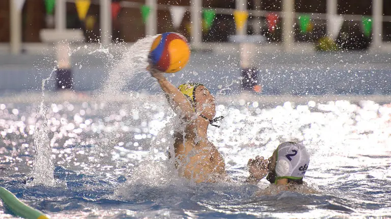 Partido entre Waterpolo Navarra y Mediterrani. PABLO LASAOSA 09