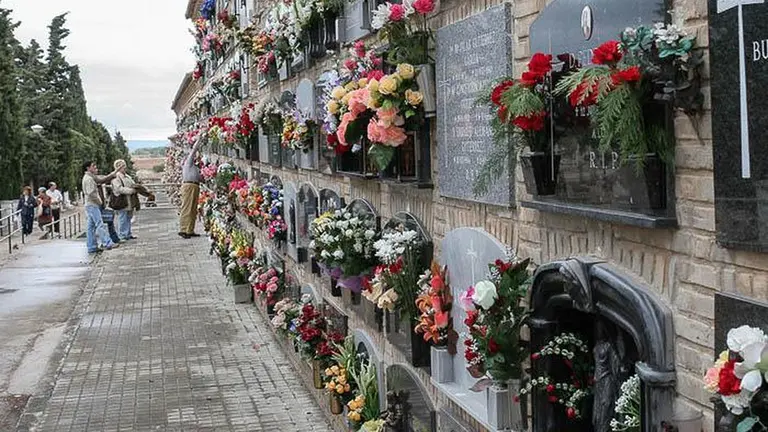 Nichos del cementerio de Zaragoza EE