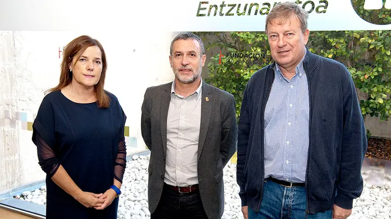 De izquierda a derecha, Gema Mañú, el vicepresidente Laparra y Manuel Aguilar Foto GOBIERNO DE NAVARRA