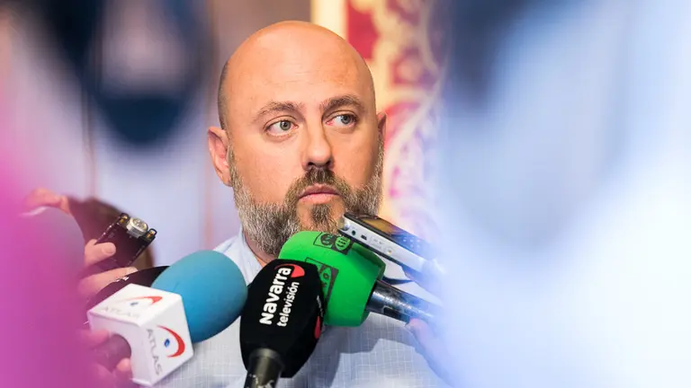 El delegado del Gobierno en Navarra, José Luis Arasti, anuncia la dimisión del jefe de la Policía Nacional en Navarra tras el escándalo de su cuenta en Twitter (14). IÑIGO ALZUGARAY