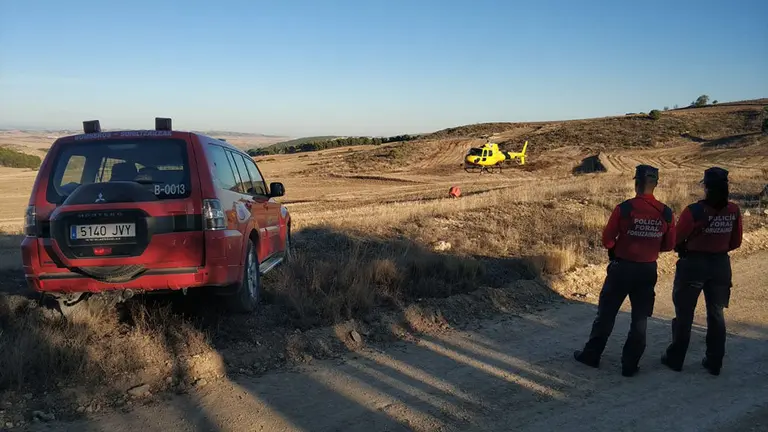 Labores de extinción en el incendio de Sansol