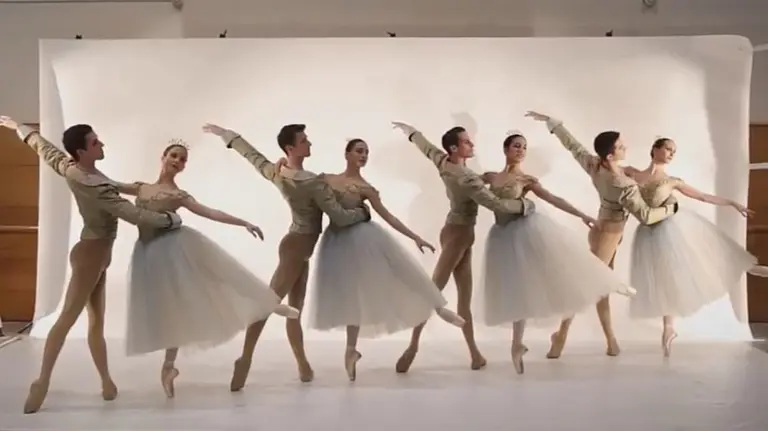 La compañía nacional de danza interpretando 'El cascanueces' YOUTUBE