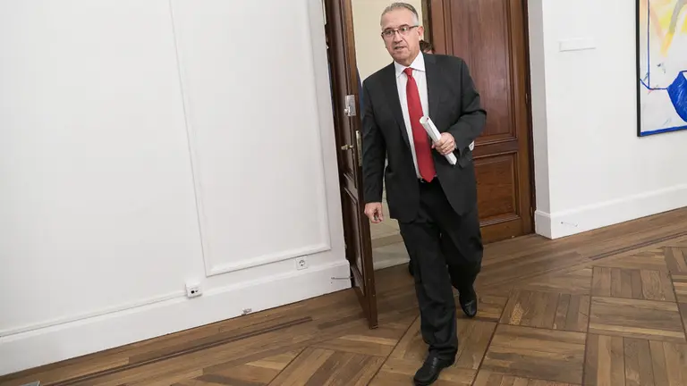 El portavoz de UPN en el Ayuntamiento, Enrique Maya, valora la nueva Ordenanza del Euskera presentada por el equipo de gobierno (02). IÑIGO ALZUGARAY