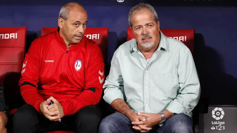 Antonio Iriondo (dcha) dirige al Rayo Majadahonda