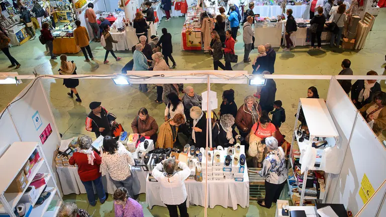 Inauguración del Rastrillo solidario de la Asociación Navarra Nuevo Futuro. PABLO LASAOSA 21