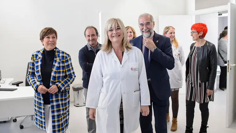 La presidenta de Navarra, Uxue Barkos junto al consejero Domínguez, visitan el nuevo centro de salud de Aranguren. PABLO LASAOSA 02