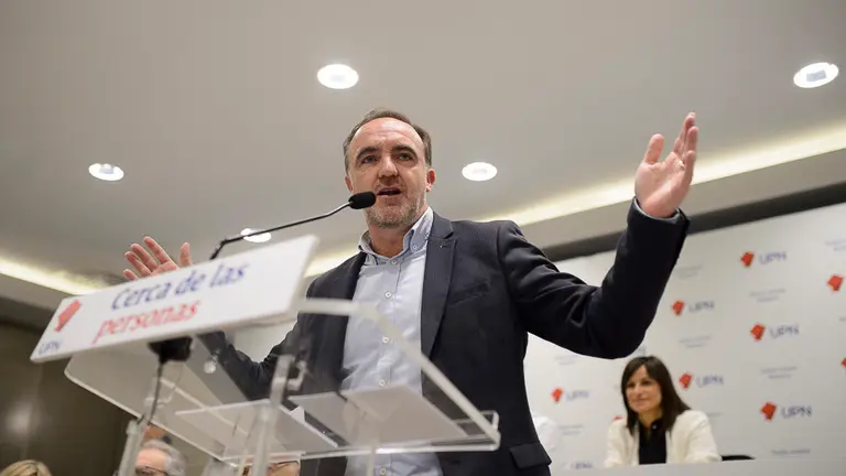 El presidente de UPN, Javier Esparza, abre con su intervención la reunión del Consejo Político del partido regionalista. PABLO LASAOSA 09