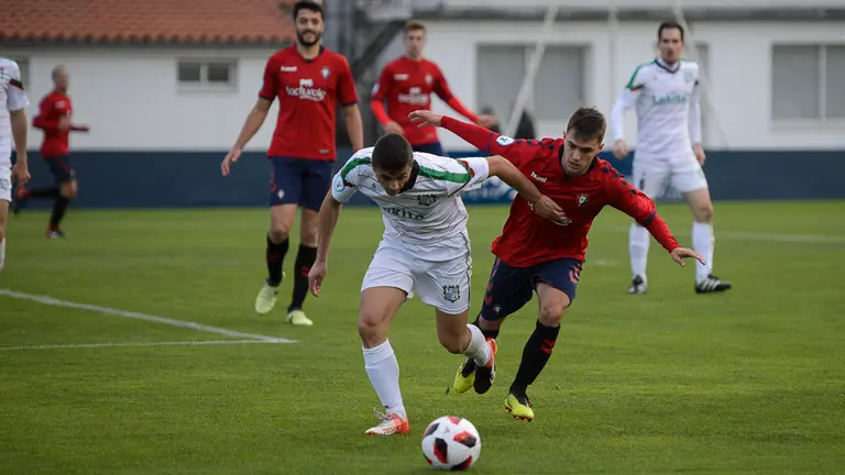 Partido entre Osasuna B y Beti Kozkor en Tajonar. PABLO LASAOSA 05